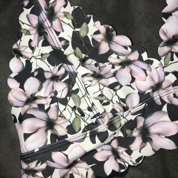 Floral Bralette-Never wore this out - Picture 2 of 2
